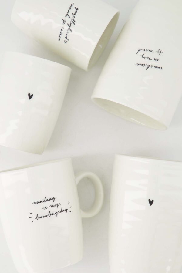 Zusss koffiemok - hartjes zwart/wit Zusss koffiemok - hartjes zwart/wit