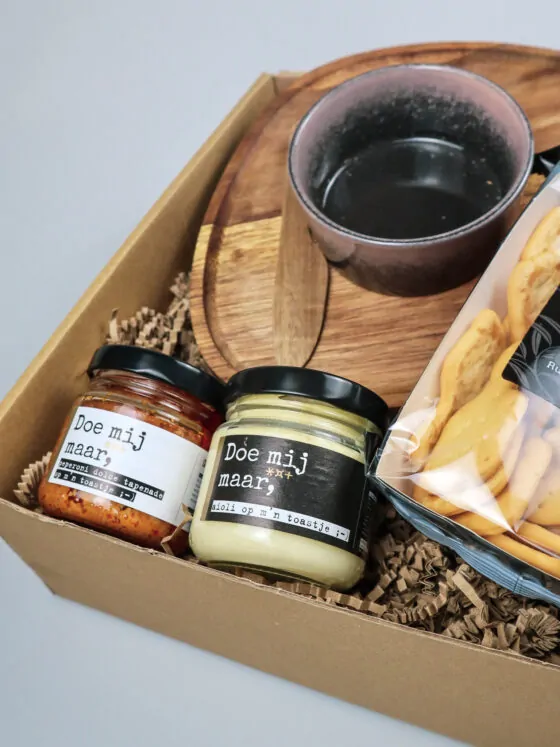 Cadeaupakket Nieuw Huis met Serveerplank en Borrelproducten