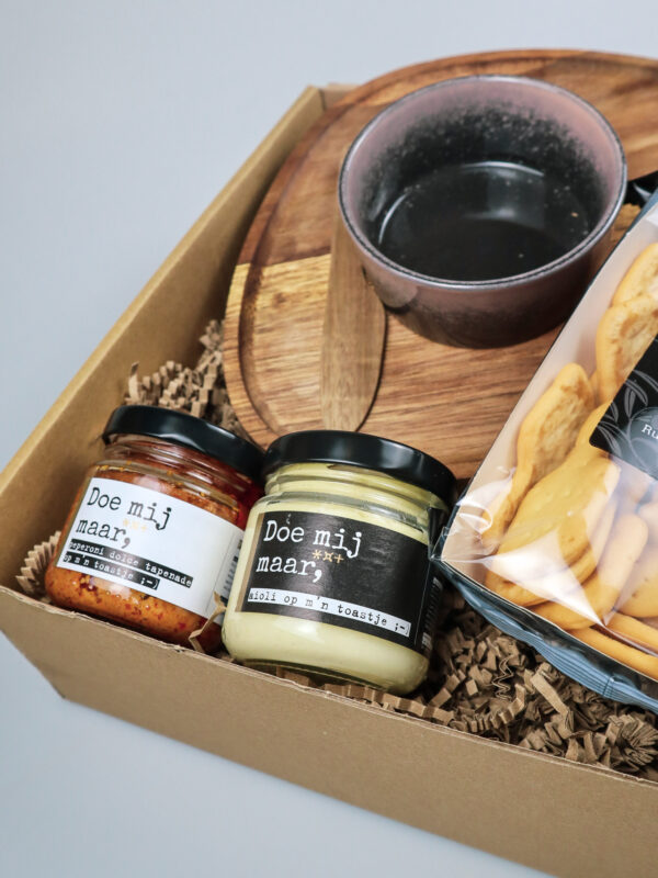 Cadeaupakket Nieuw Huis met Serveerplank en Borrelproducten