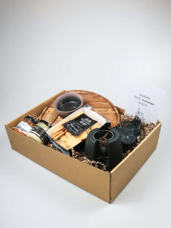 Cadeaupakket Nieuw Huis met Serveerplank en Borrelproducten