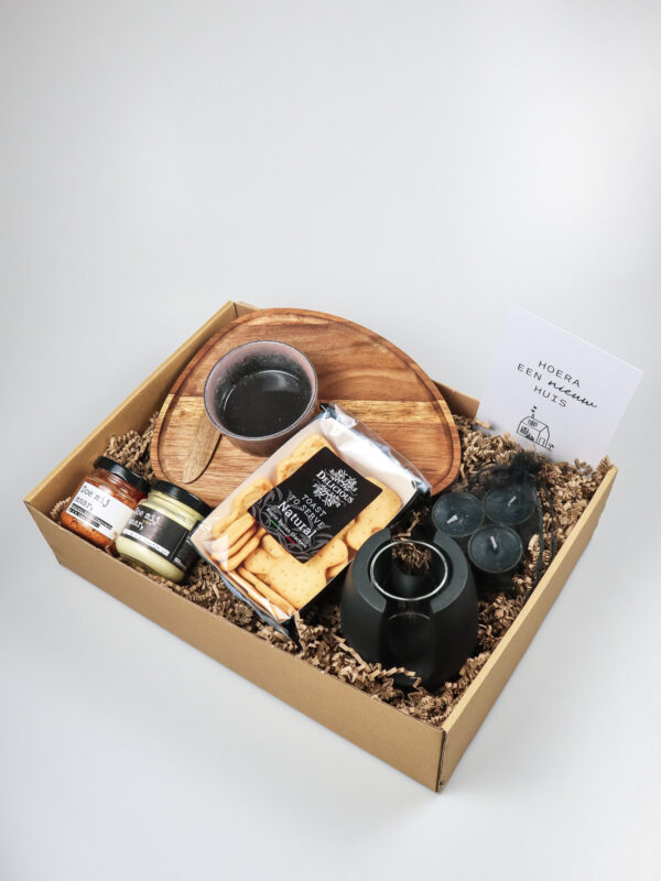 Cadeaupakket Nieuw Huis met Serveerplank en Borrelproducten