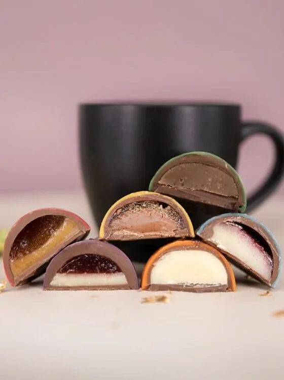 Chocolade Bonbons Pasen in rode geschenkdoos