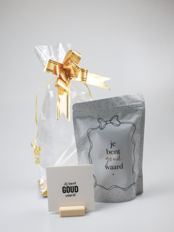 luxe cadeauzak Jij bent goud -1 Luxe cadeauzak jij bent goud waard - Quote blockie en snoep