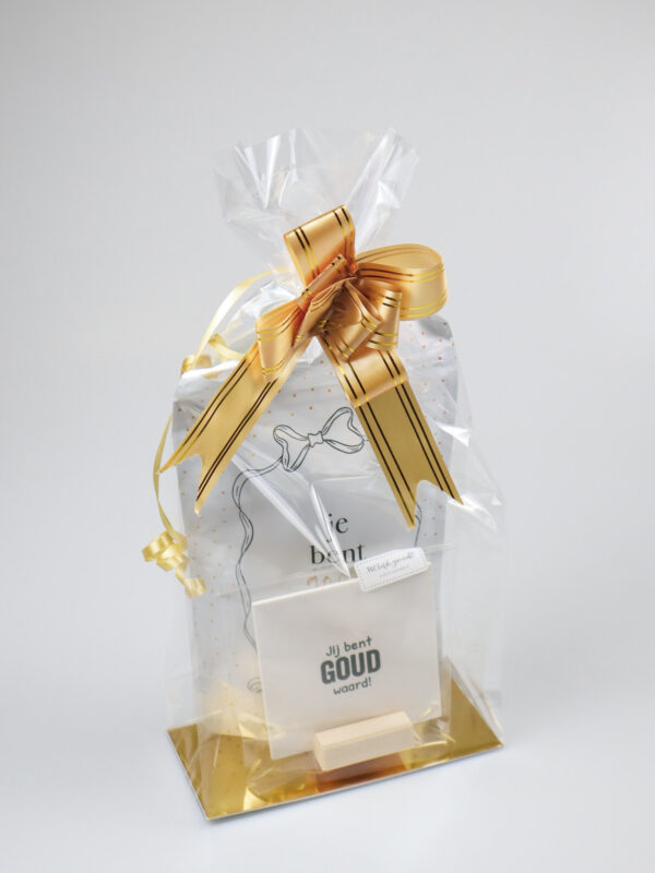 luxe cadeauzak Jij bent goud -4 Luxe cadeauzak jij bent goud waard - Quote blockie en snoep