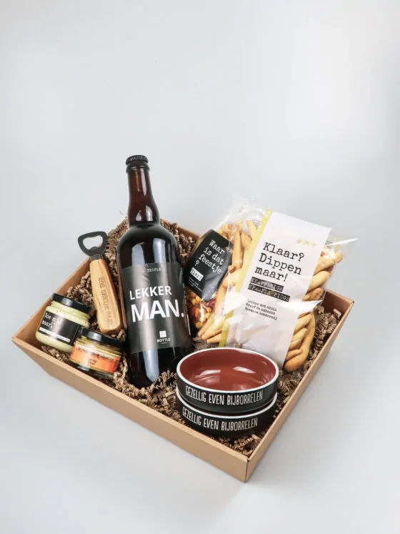 Cadeauschaal Lekker Man met speciaalbier en hapjes Cadeauschaal Lekker Man met speciaalbier en hapjes
