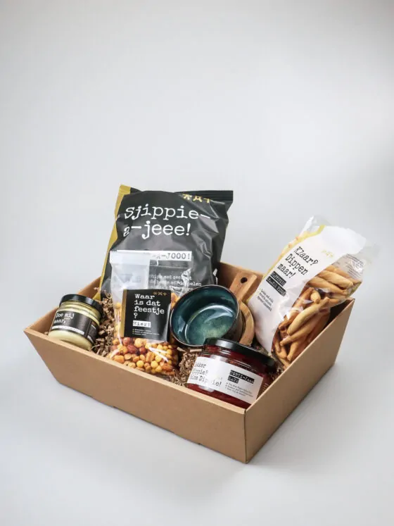 Cadeauschaal alcoholvrij borrelpakket met chips en dips