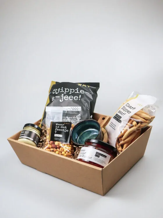 Cadeauschaal alcoholvrij borrelpakket met chips en dips Cadeauschaal alcoholvrij borrelpakket met chips en dips