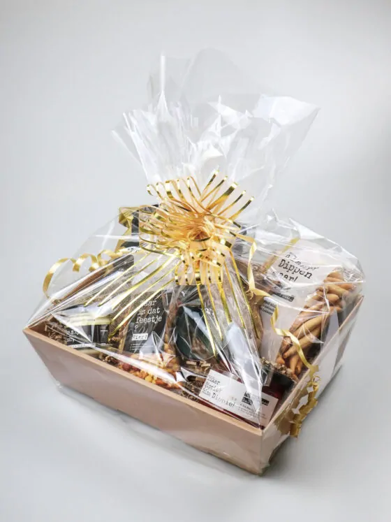 Cadeauschaal borrel pakket met bier, chips en dips Cadeauschaal borrel pakket met bier, chips en dips