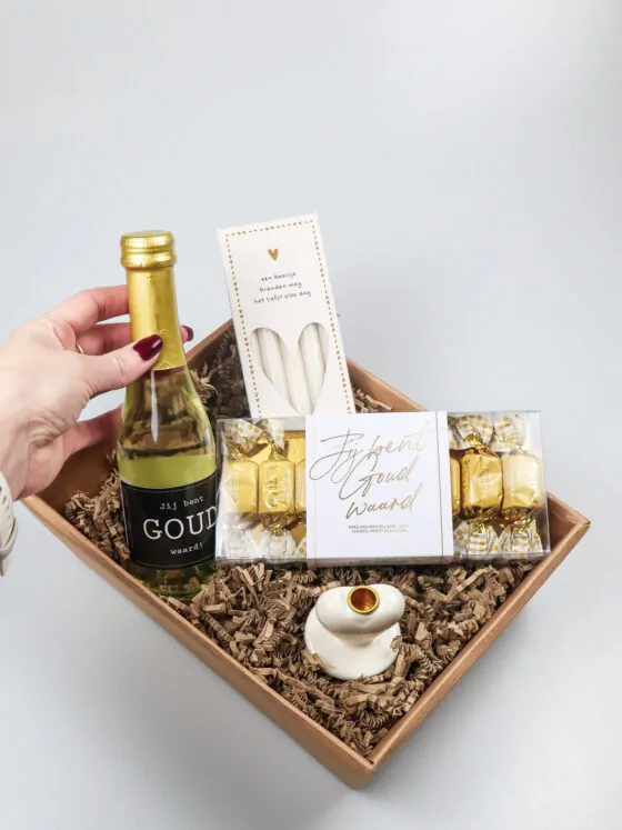 Cadeauschaal jij bent goud waard met secco en chocola