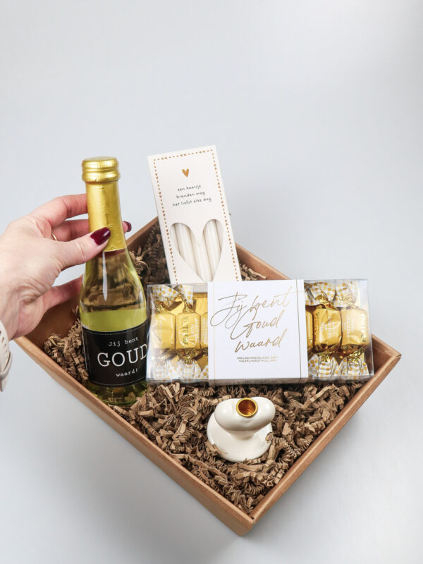 Cadeauschaal jij bent goud waard met secco en chocola Cadeauschaal jij bent goud waard met secco en chocola
