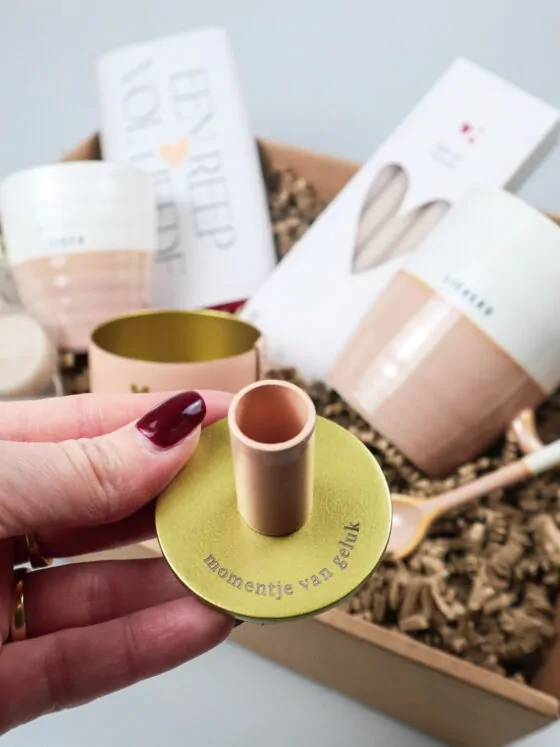 Cadeauschaal veel liefs met Zusss mokken en kaarsen