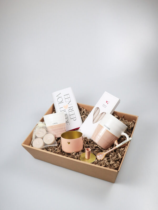 Cadeauschaal veel liefs met Zusss mokken en kaarsen