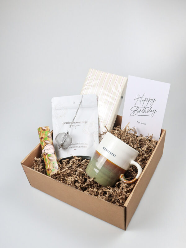 Cadeaupakket Happy Birthday met Zusss Mok, Thee en Chocolade