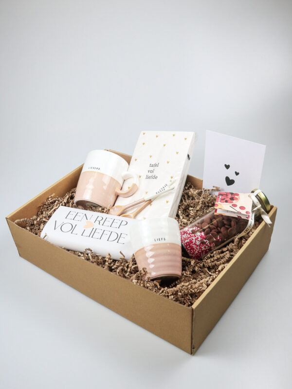 Cadeaupakket Vol Liefde met Zusss Mokken, Tony's en Chocolade