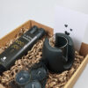 Cadeaupakket met Wijn, Theelichthouder en Sfeervolle Kaarsen Cadeaupakket met Wijn, Theelichthouder en Sfeervolle Kaarsen