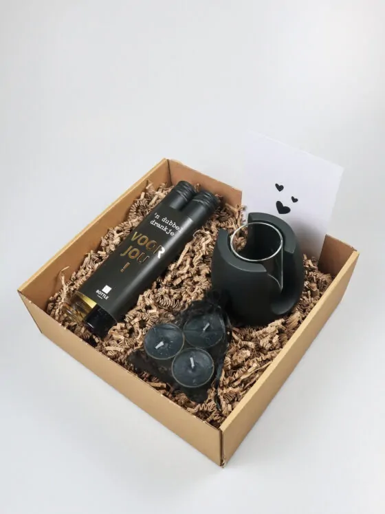 Cadeaupakket met Wijn, Theelichthouder en Sfeervolle Kaarsen