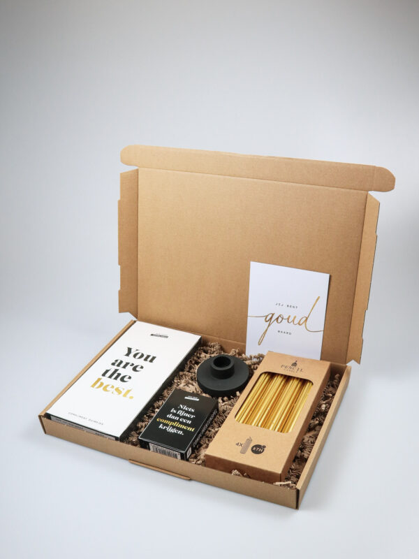 Brievenbuscadeau - jij bent goud waard met chocolade en kaarsen