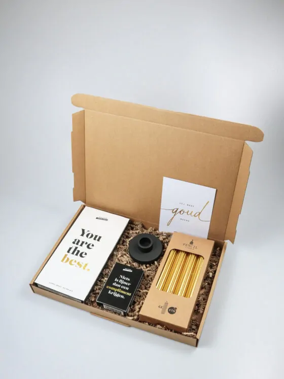 Brievenbuscadeau - jij bent goud waard met chocolade en kaarsen