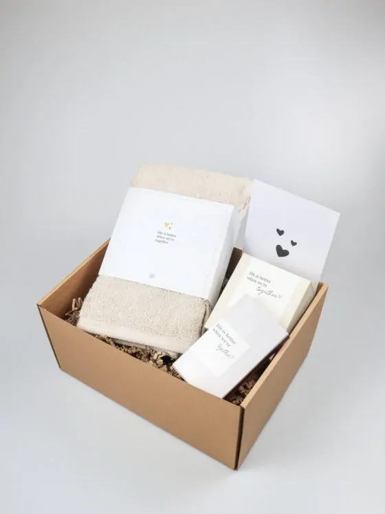 Cadeaupakket Zusss Better Together met keukendoeken en kaars Cadeaupakket Zusss Better Together met keukendoeken en kaars
