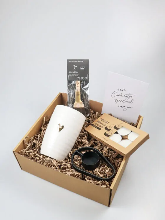 Cadeaupakket met mok, chocoladelepel en wenswaxinelichtjes