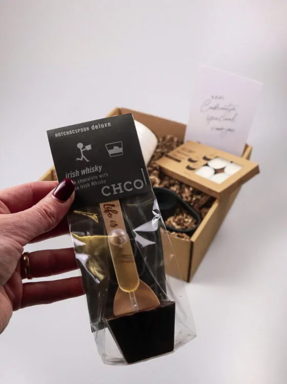 Cadeaupakket met mok, chocoladelepel en wenswaxinelichtjes