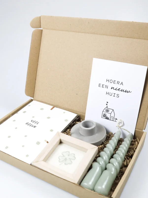 Brievenbus cadeau nieuw huis – geurzakje, kaarsen & deco frame