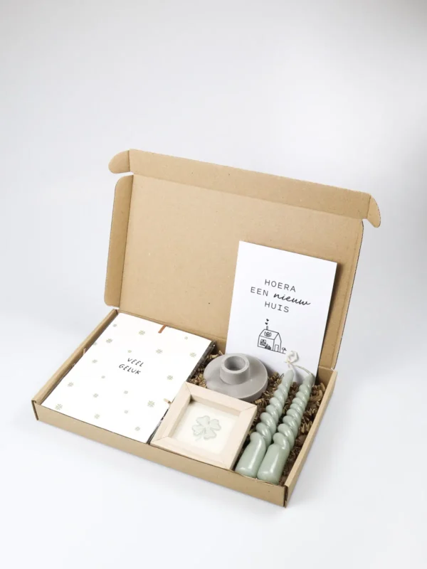 Brievenbus cadeau nieuw huis – geurzakje, kaarsen & deco frame