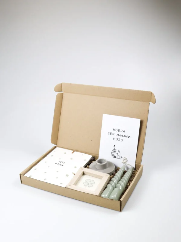 Brievenbus cadeau nieuw huis – geurzakje, kaarsen & deco frame