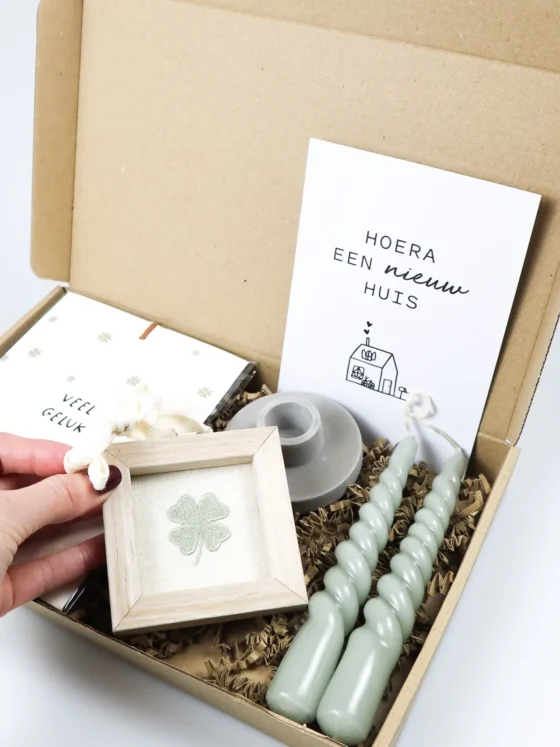 Brievenbus cadeau nieuw huis – geurzakje, kaarsen & deco frame