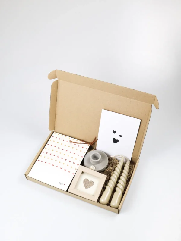 Brievenbus cadeau Veel liefs – geurzakje, swirl kaarsen & deco frame