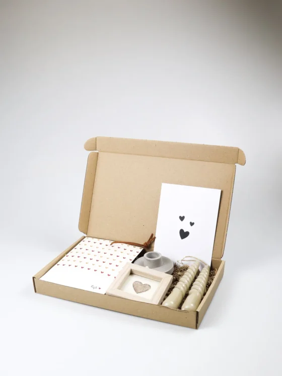 Brievenbus cadeau Veel liefs – geurzakje, swirl kaarsen & deco frame