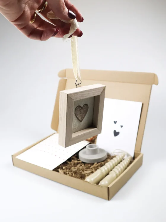 Brievenbus cadeau Veel liefs – geurzakje, swirl kaarsen & deco frame