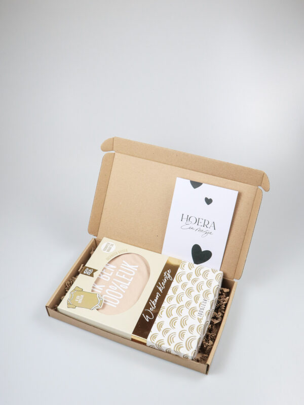 Brievenbus kraamcadeau meisje - met rompertje “Ik ben 100% leuk”