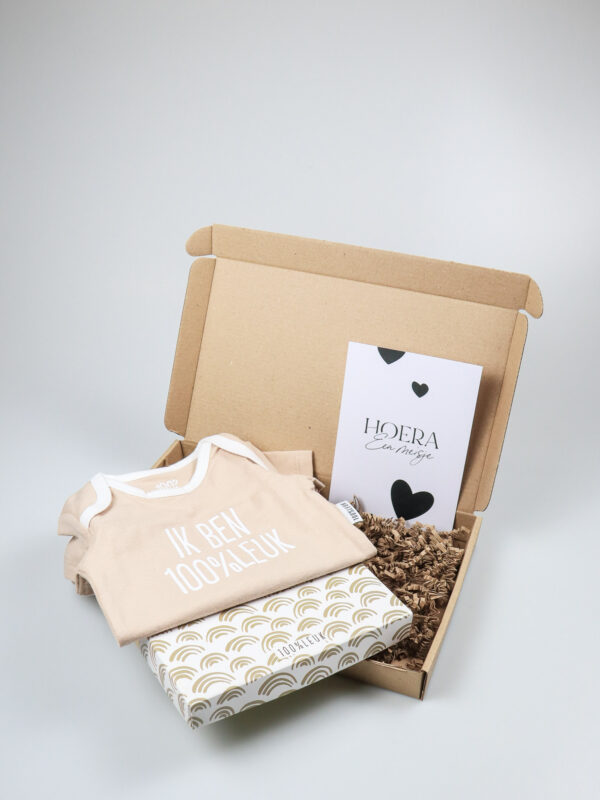 Brievenbus kraamcadeau meisje - met rompertje “Ik ben 100% leuk”