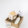 Cadeaupakket hoera een jongen – Jollein activiteitenkubus, baby douchegel & quote blockie