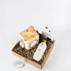 Cadeaupakket hoera een meisje – Jollein activiteitenkubus, baby douchegel & quote blockie