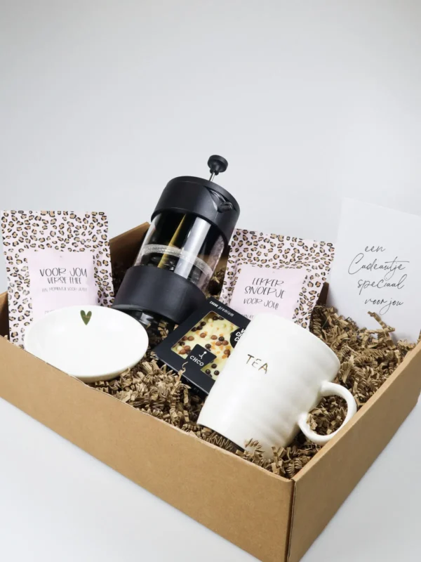 Cadeaupakket koffie & thee moment – cafetière, Zusss mok en lekkernijen