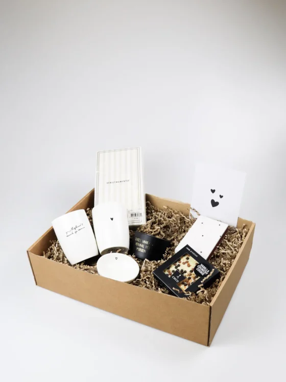 Cadeaupakket genietmoment – Zusss mokken, kaars & lekkernijen
