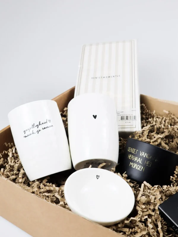 Cadeaupakket genietmoment – Zusss mokken, kaars & lekkernijen
