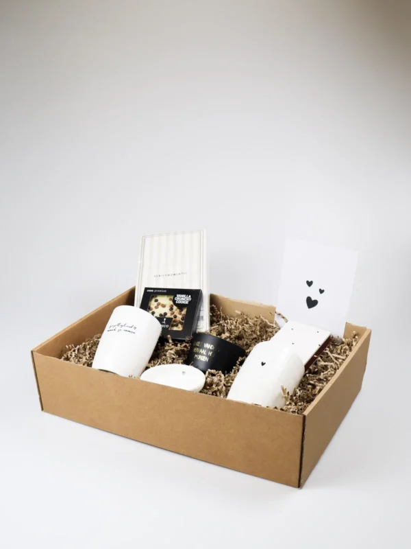 Cadeaupakket genietmoment – Zusss mokken, kaars & lekkernijen